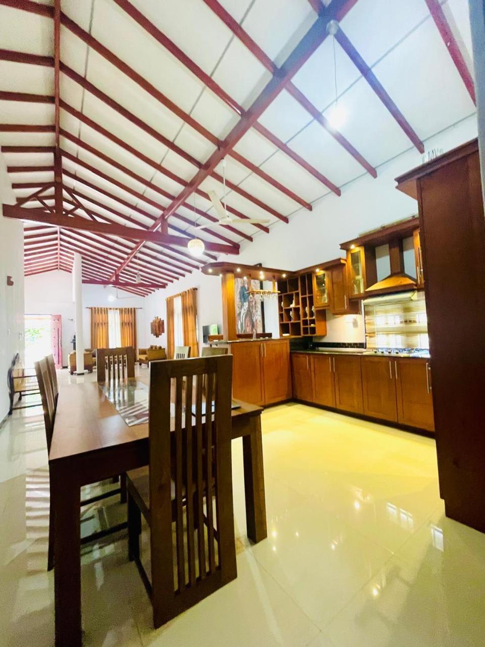 White Horse Hotel Hikkaduwa Kültér fotó