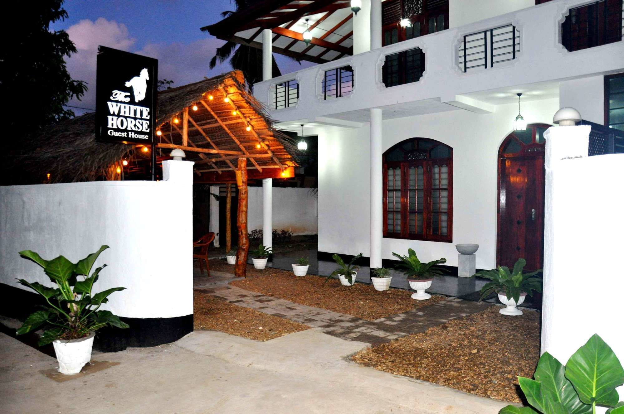 White Horse Hotel Hikkaduwa Kültér fotó